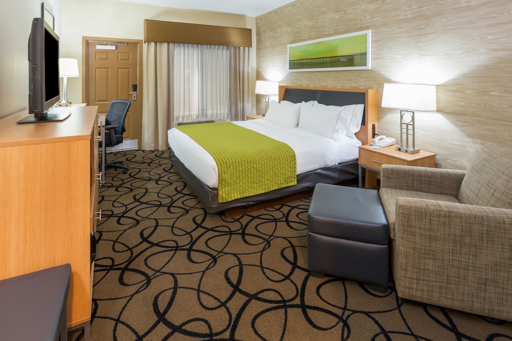 Standard Room, 1 King Bed, Accessible (Comm) - Photo 1