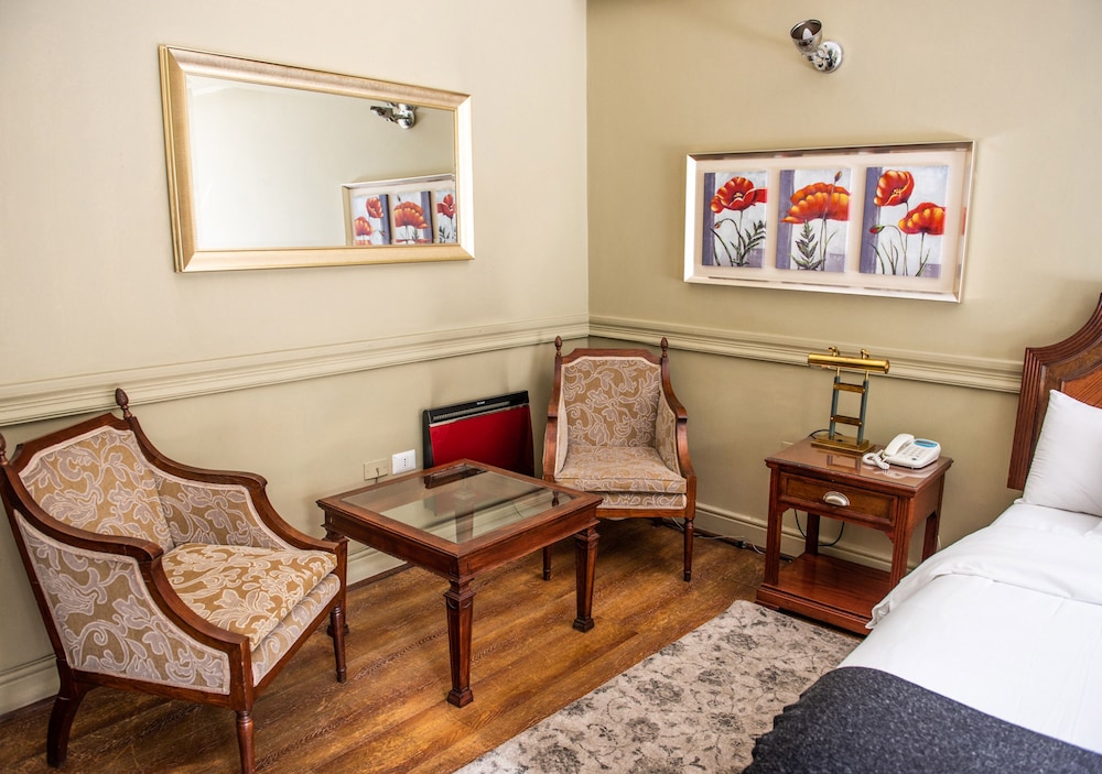 Family Room, 1 Bedroom photo 2