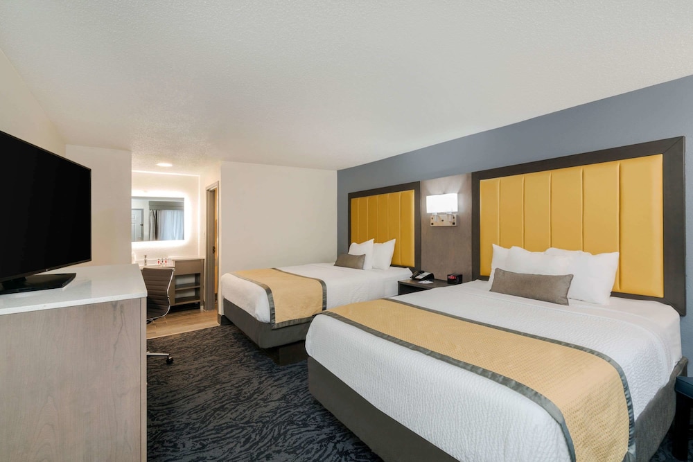 Room, 2 Queen Beds, Non Smoking - Photo 1