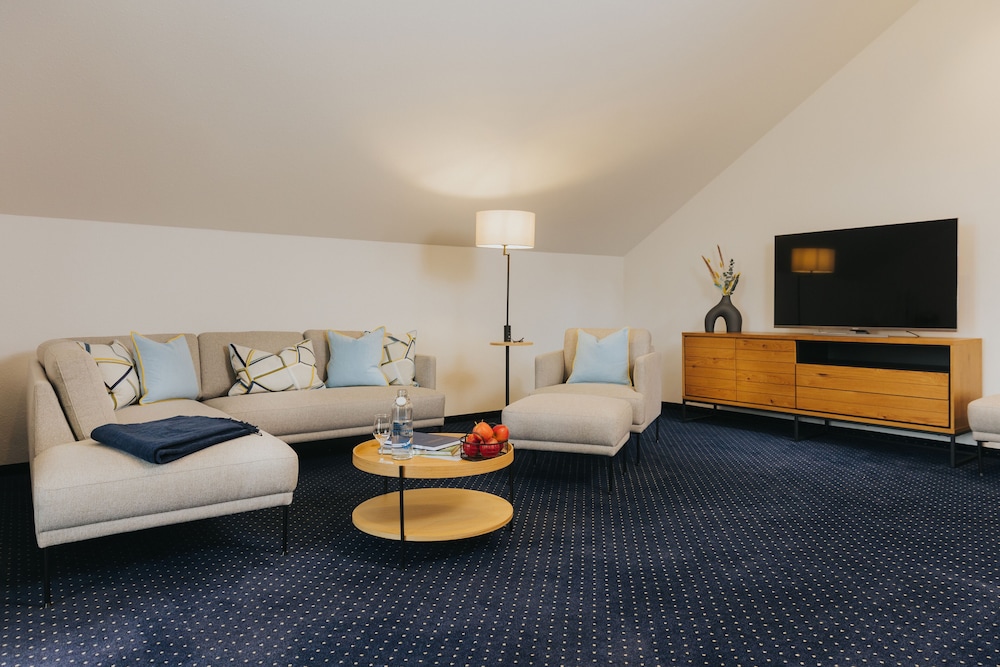 Suite - Photo 5
