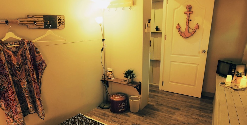 Double Room, 1 Queen Bed, Non Smoking, Shared Bathroom photo 3