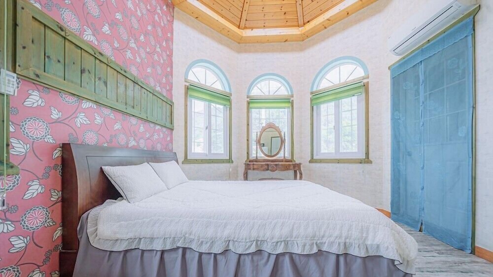 Room (lilac) photo 3