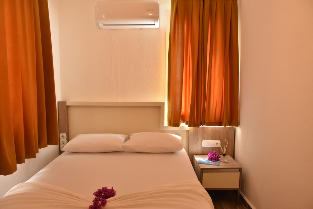 Standard Room, 1 Double Bed, Non Smoking, Sea View - Photo 6