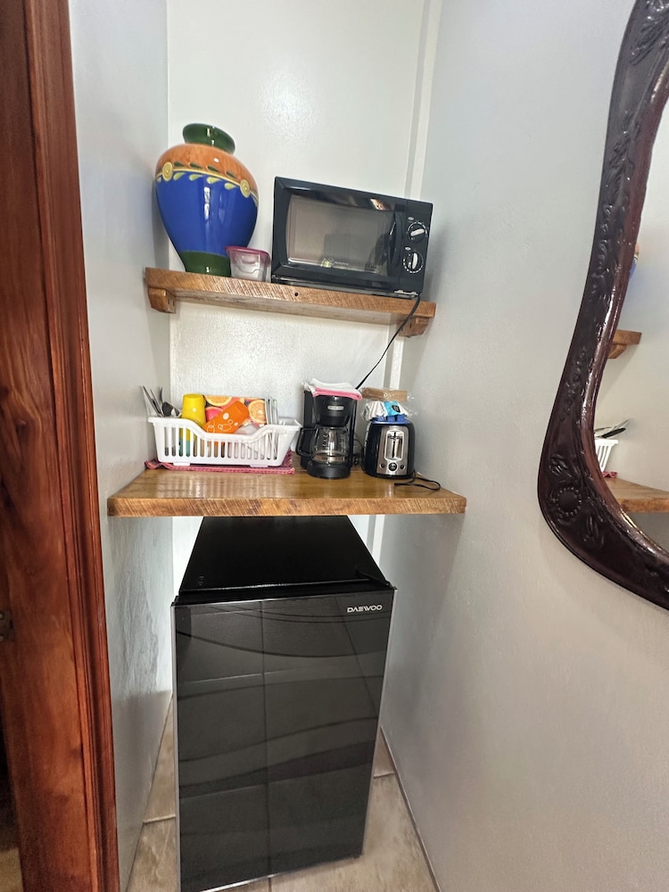 Deluxe Single Room, 1 Queen Bed, Refrigerator & Microwave, Sea View photo 3