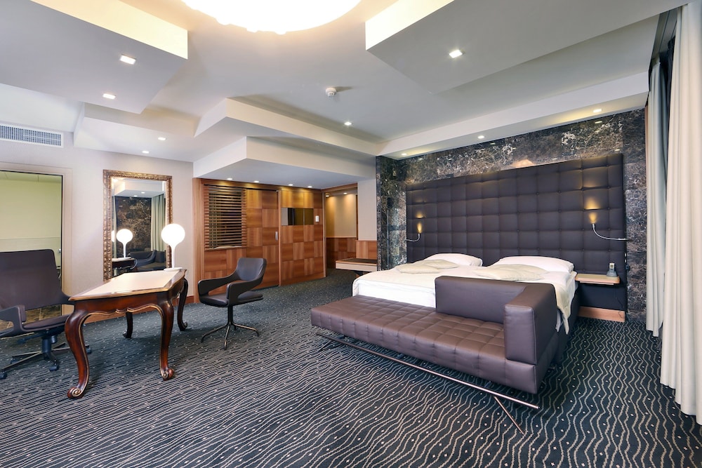 Senior Suite, 1 Bedroom, Balcony