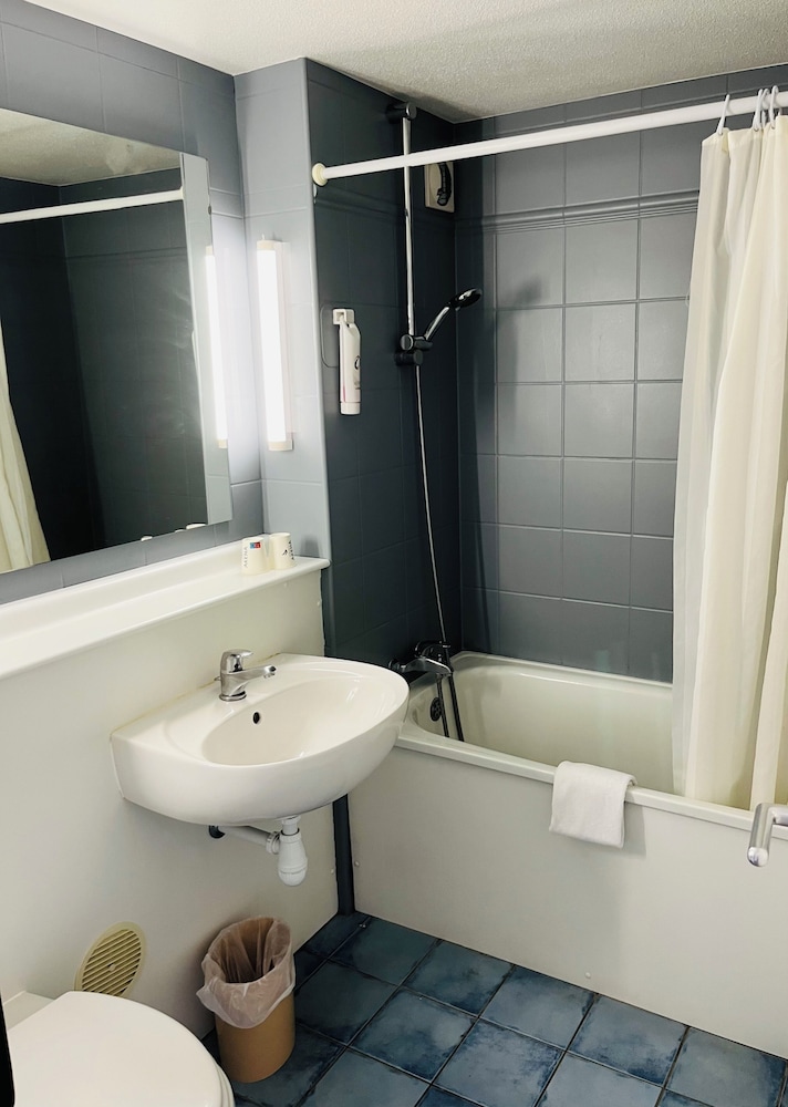 Economy Twin Room photo 2