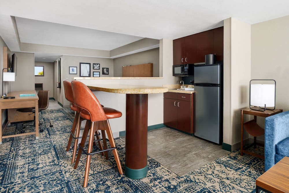 Suite, Multiple Beds, Balcony (View) - Photo 10