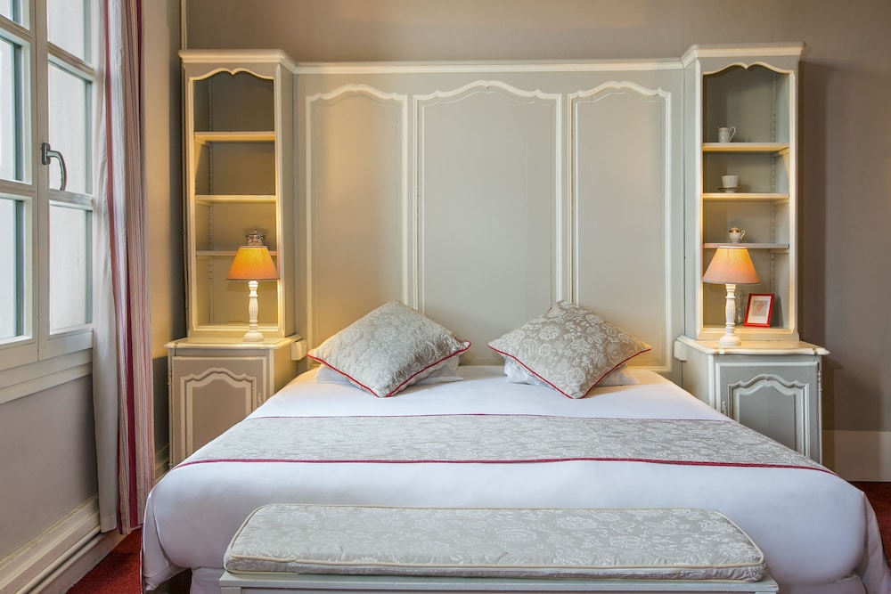 Executive Room, 1 King Bed, Non Smoking, Garden View photo 2