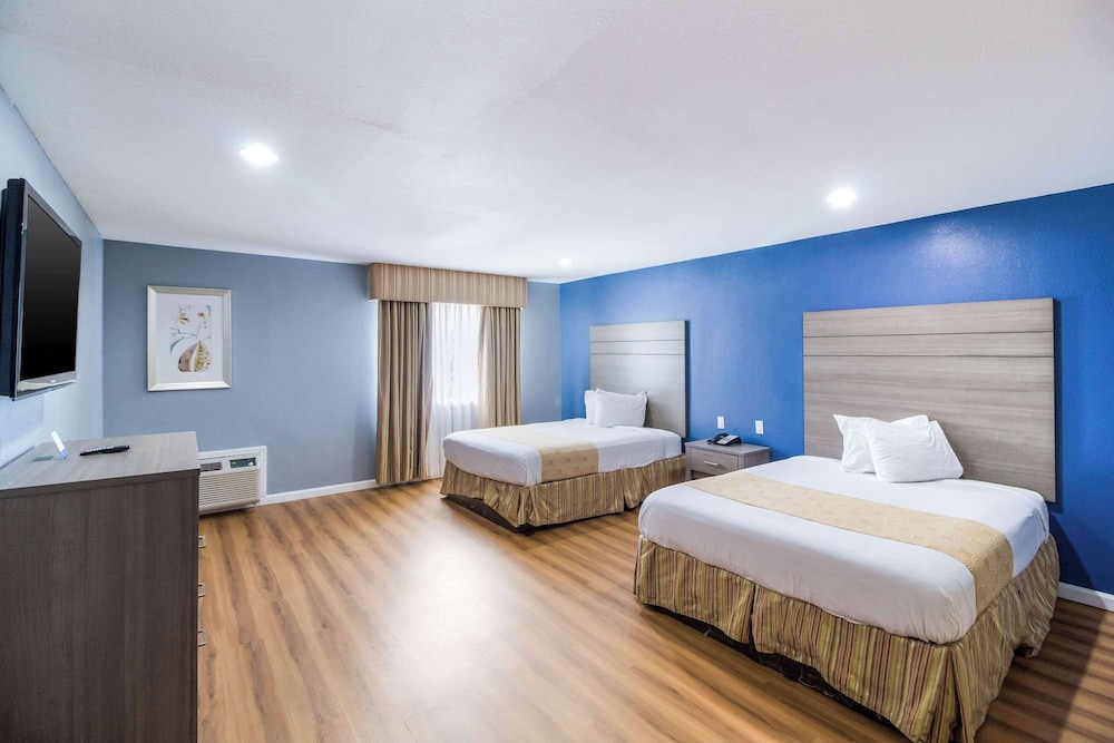 Suite, 2 Queen Beds, Accessible, Non Smoking (Efficiency)