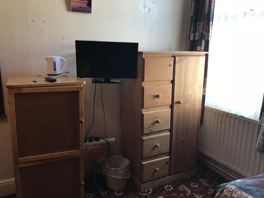 Economy Twin Room photo 3