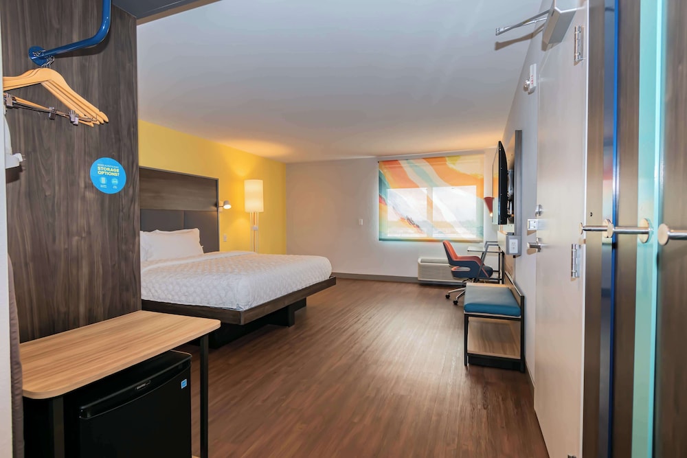 Room, 1 King Bed, Accessible (Mobility & Hearing) photo 1