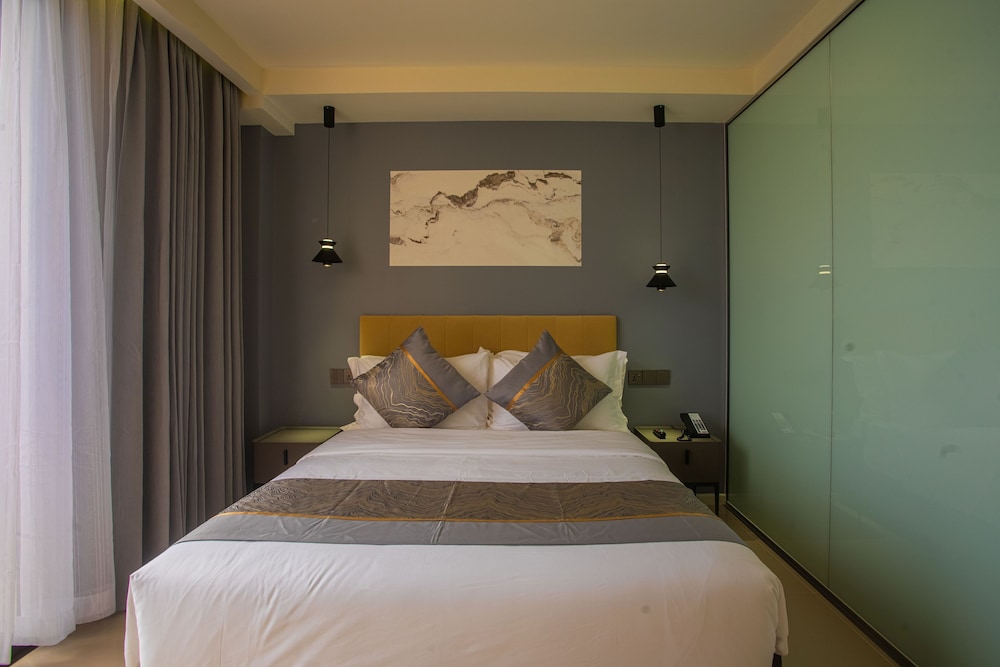 Deluxe Double Room, Balcony, City View photo 3