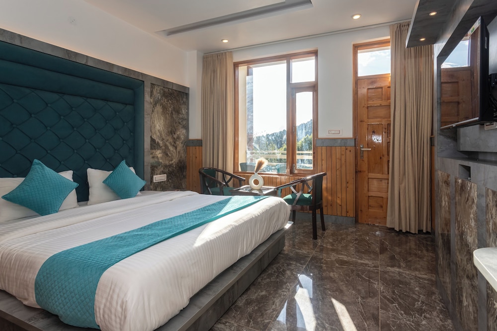 Deluxe Mountain view with Balcony