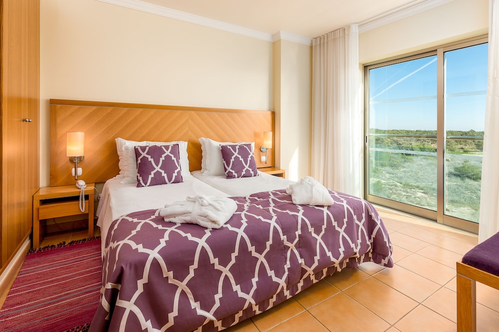 Apartment, 2 Bedrooms, Partial Sea View