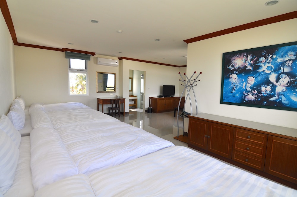 Large Family Room, Mountain View, Balcony photo 2