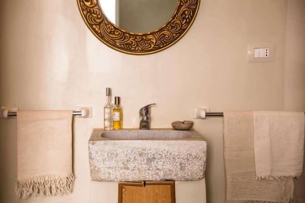 Romantic Double Or Twin Room, 1 Bedroom, Private Bathroom photo 1