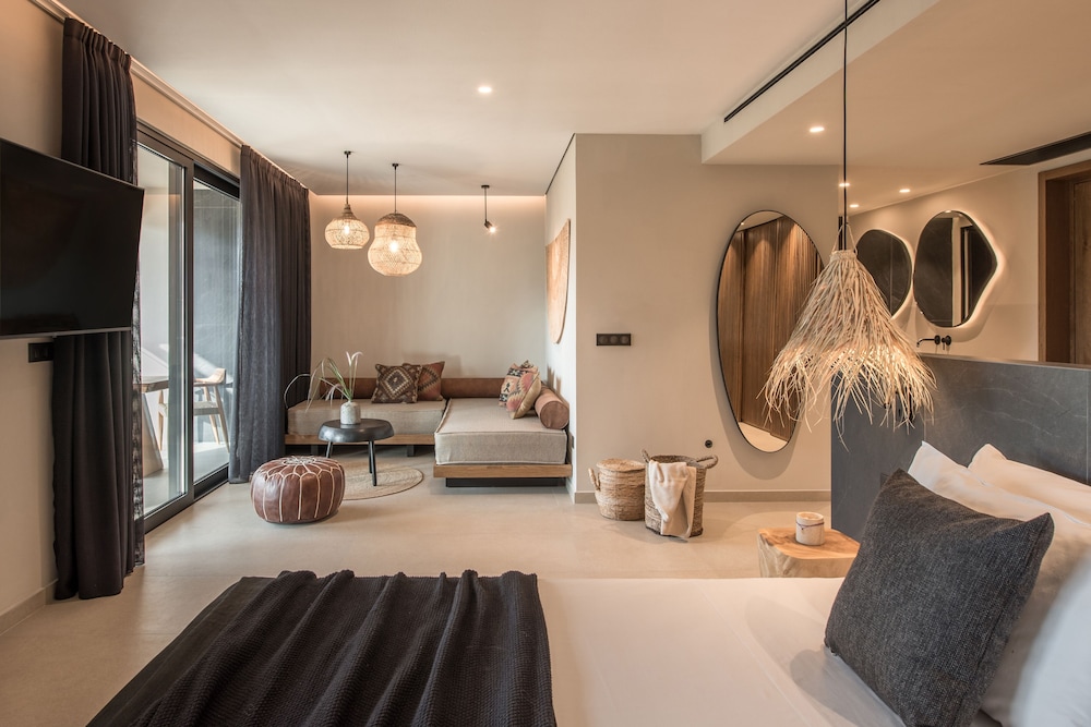Suite with Jacuzzi photo 1