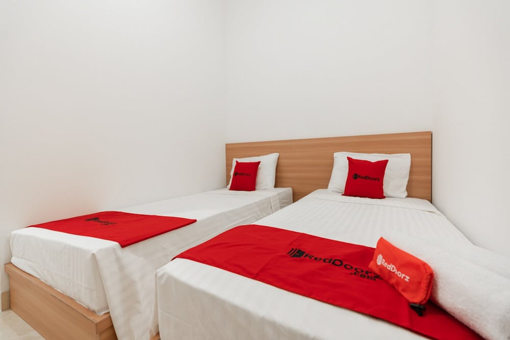 Twin Room (Reddoorz) - Photo 5
