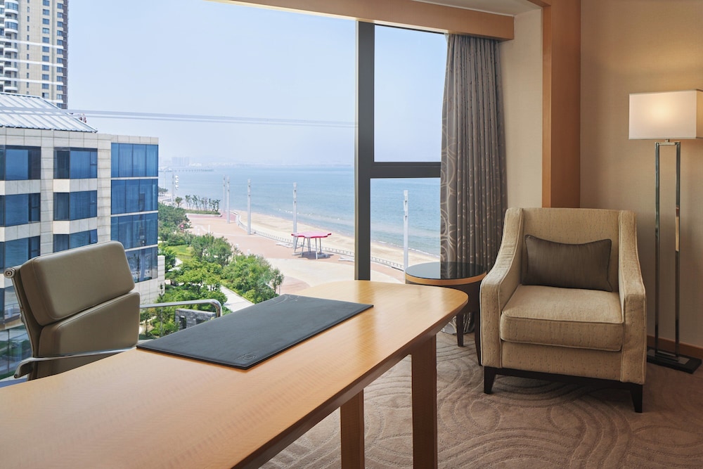 Club Room, 1 King Bed, Ocean View - Photo 3