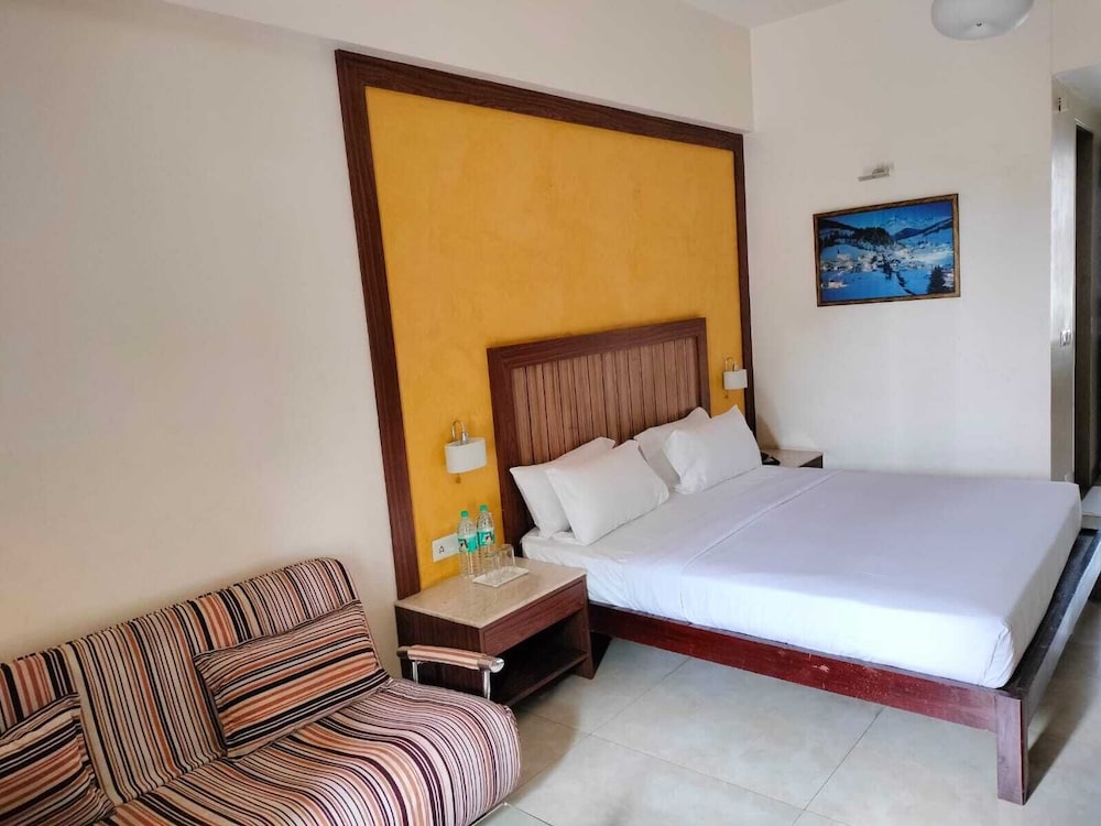 Executive Room with Lawn - Photo 1