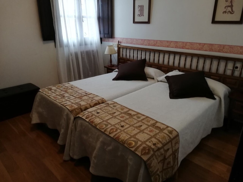 Twin Room, 2 Bedrooms photo 3