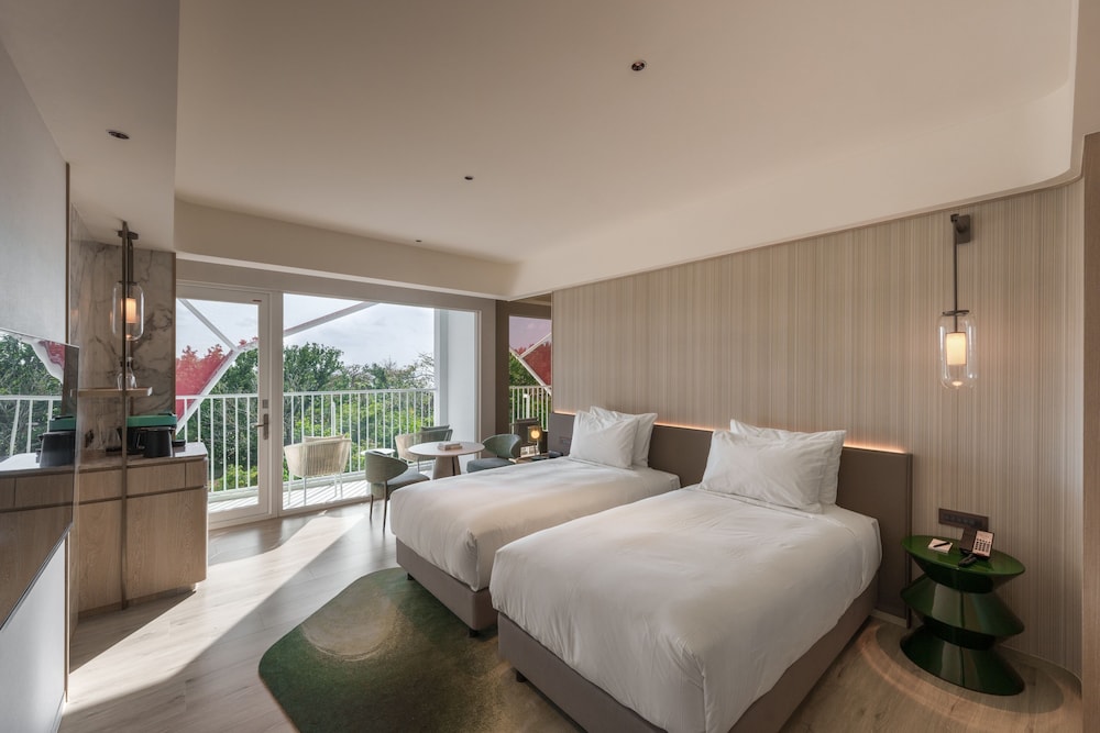 Deluxe Room, 2 Twin Beds, Balcony