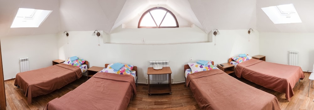 Economy Quadruple Room photo 3