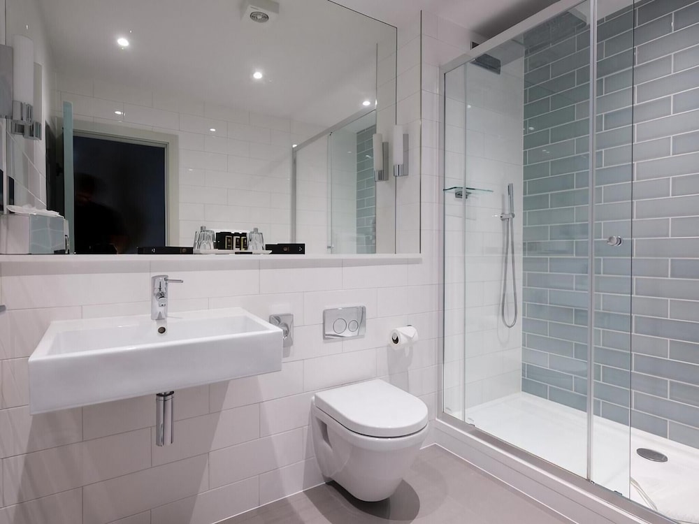 Deluxe Twin Room, Ensuite photo 2