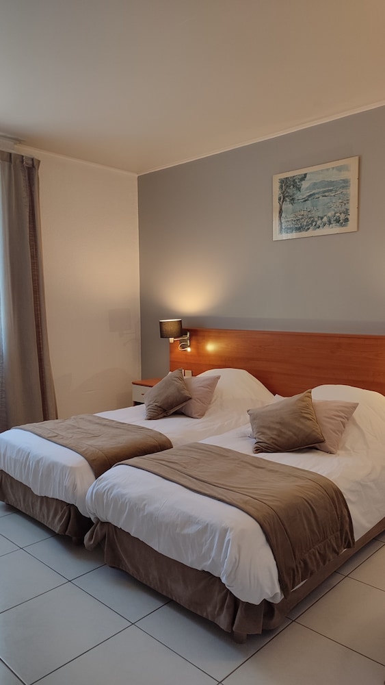 Classic Twin Room, 2 Twin Beds, Courtyard View photo 2