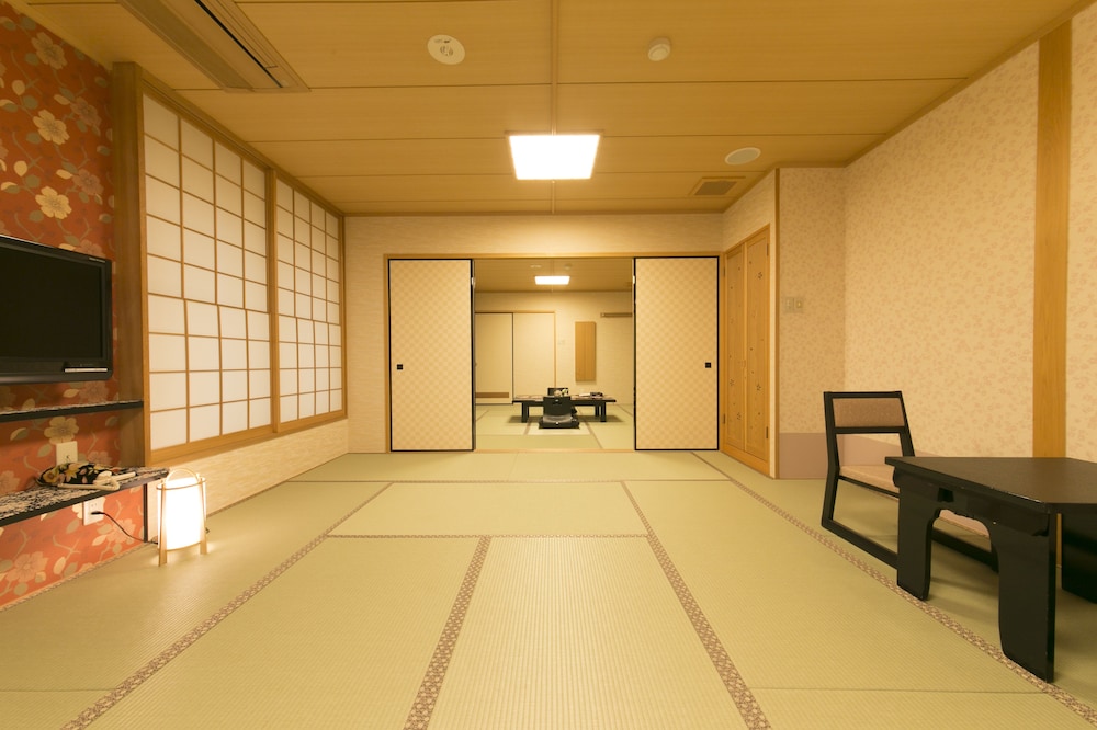 Deluxe Japanese Room, Private Bathroom (For 2-8 Guests) photo 3