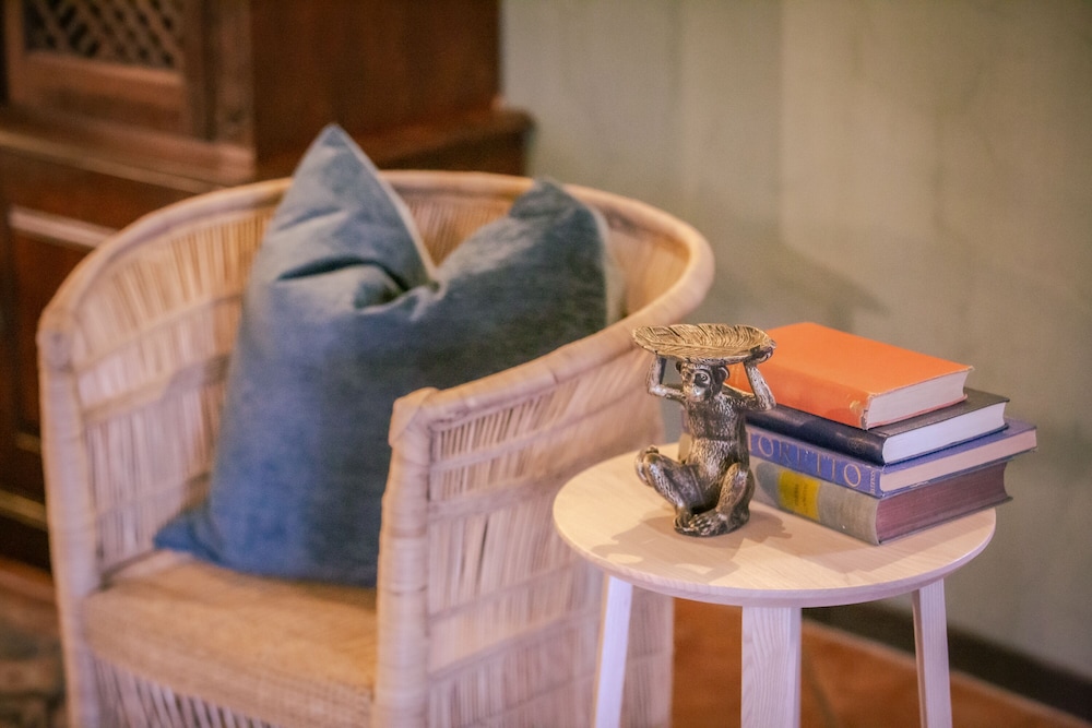 Luxury Suite - Photo 5
