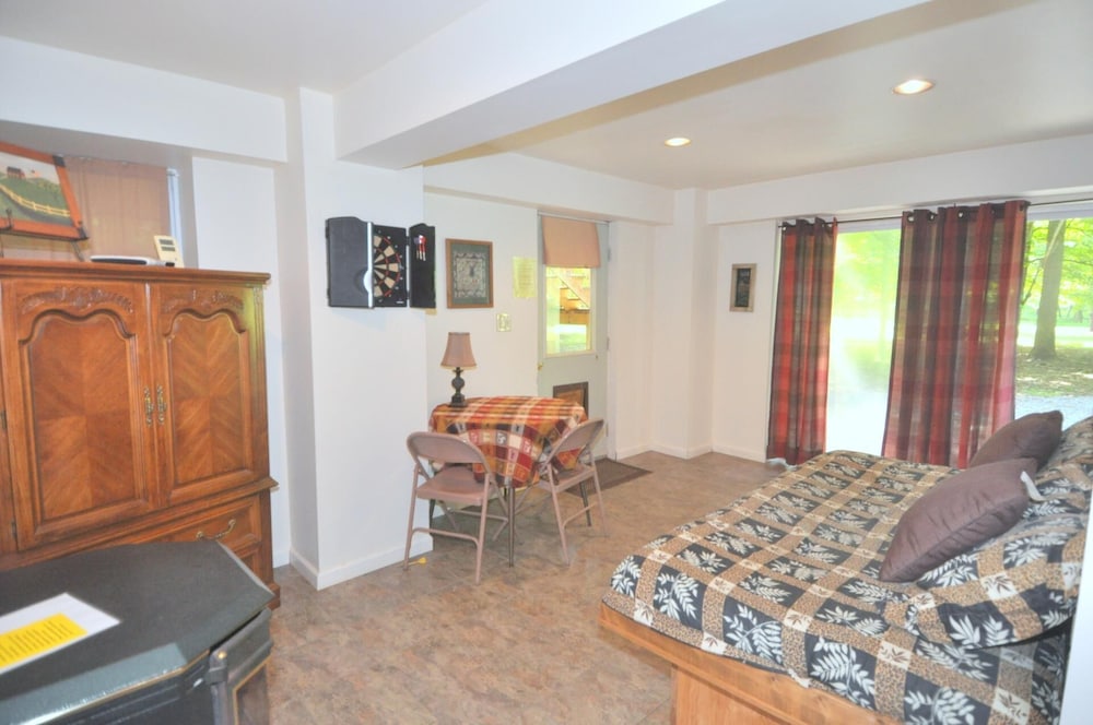 House, Multiple Beds (Trails End River Retreat - Riverside) photo 1