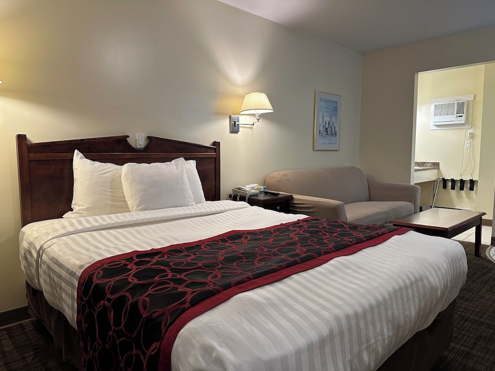 Deluxe Room, 1 Queen Bed, Kitchen, Mountain View photo 3