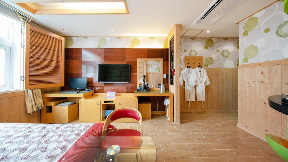 Basic Room, 1 Bedroom (109 ( No cooking )) photo 3