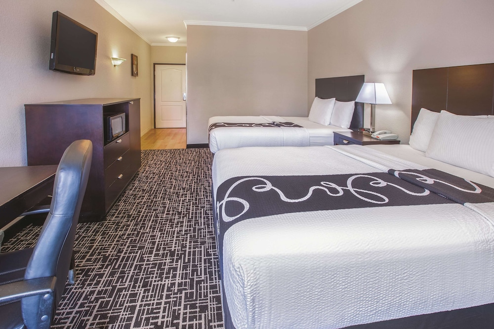 Room, 2 Queen Beds, Non Smoking - Photo 1