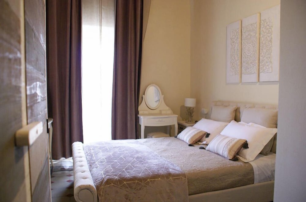 Standard Double Room, 1 King Bed, Private Bathroom