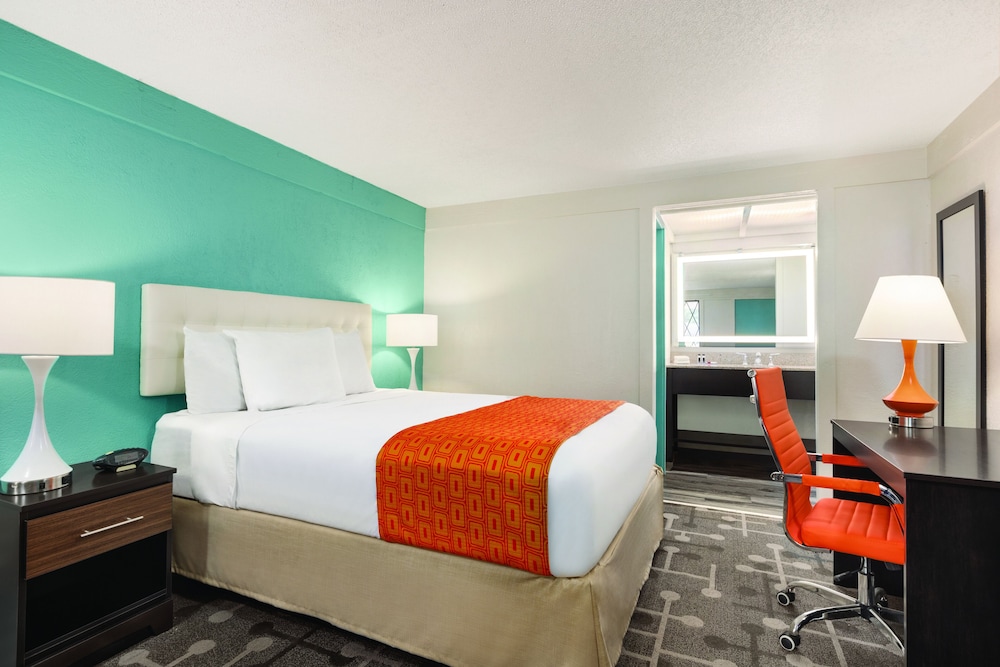 Room, 1 Queen Bed - Photo 2
