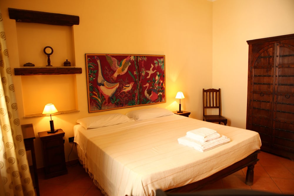Luxury Suite with Private Bathroom - Photo 1