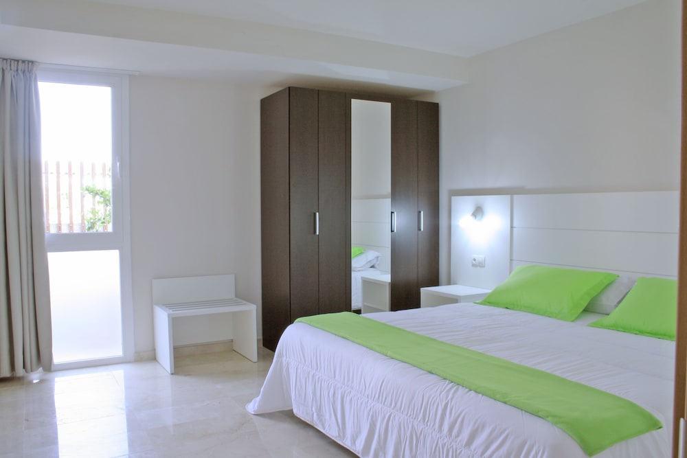 Double Room (with Garden )