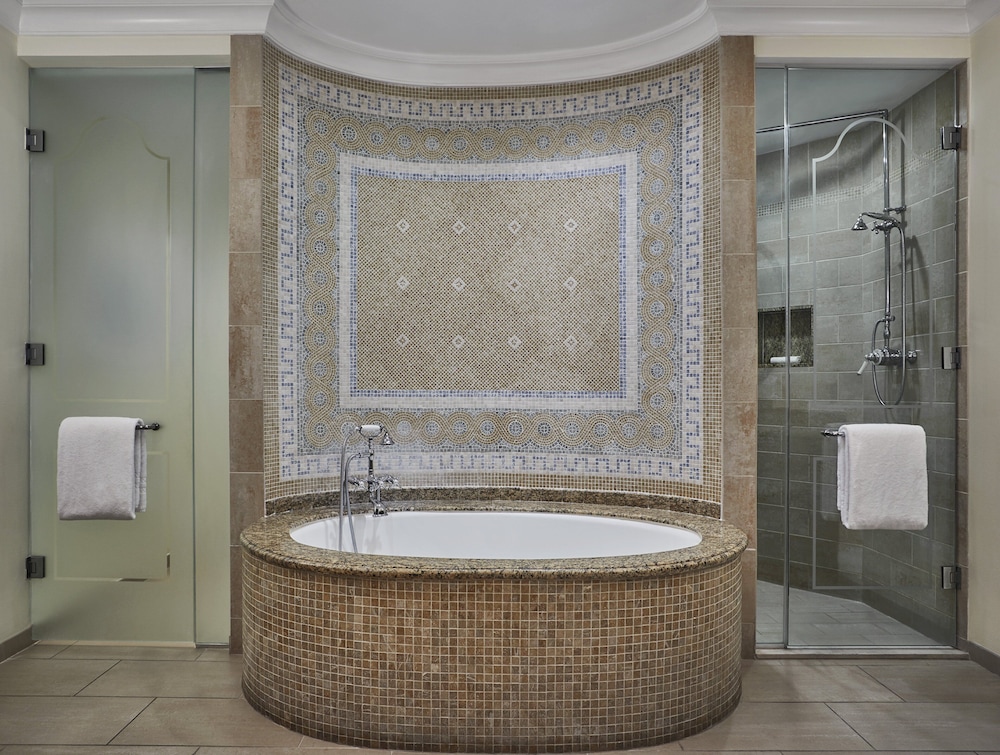 Luxury Room, 2 Queen Beds, Oceanfront