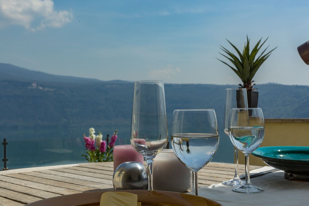 Penthouse, 2 Bedrooms, Terrace, Lake View - Photo 25