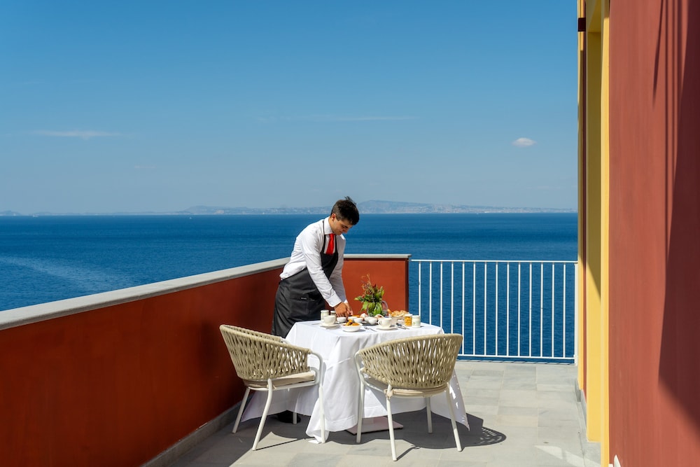 Junior Suite, Hot Tub, Sea View (Deluxe) - Photo 12