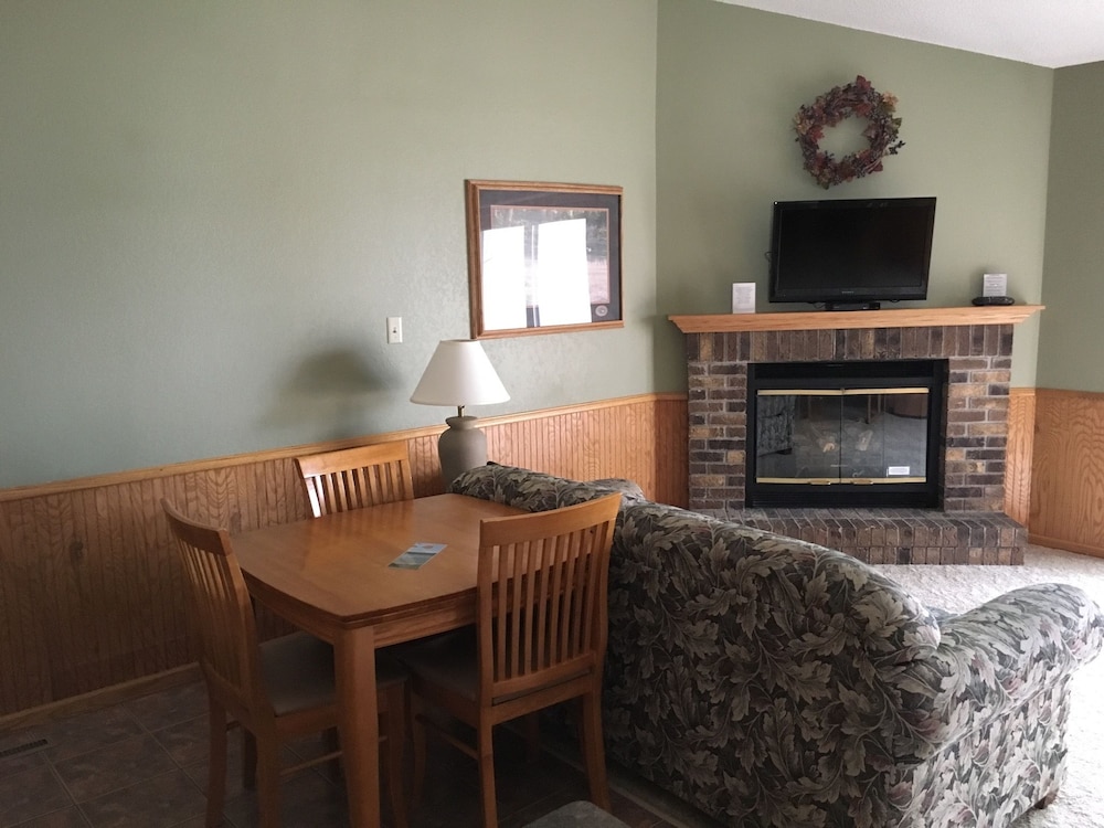 Classic Condo, 1 Bedroom, Lake View photo 1