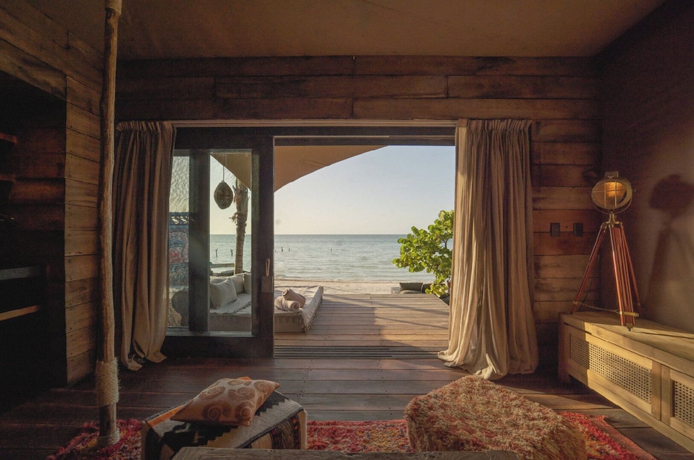 Suite, Oceanfront - Photo 1