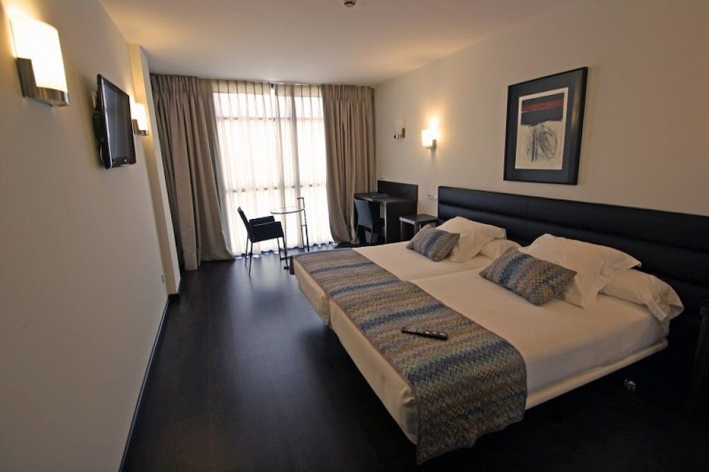 Attic Room - Photo 6