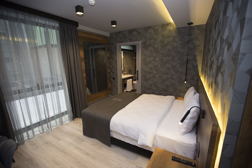 Standard Double Room - Photo 2