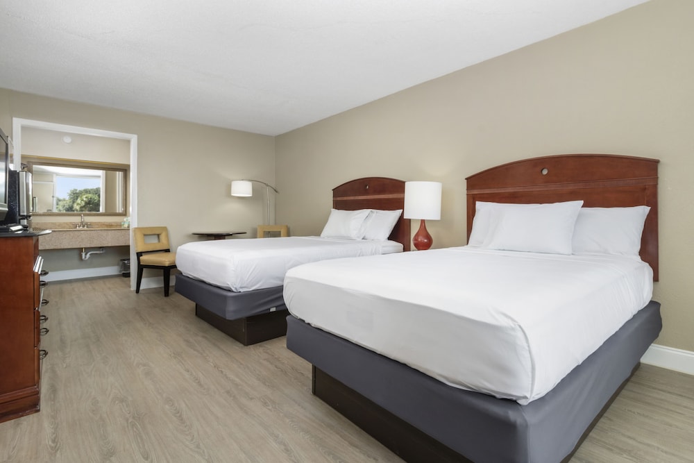 Room, 2 Double Beds, Non Smoking - Photo 4