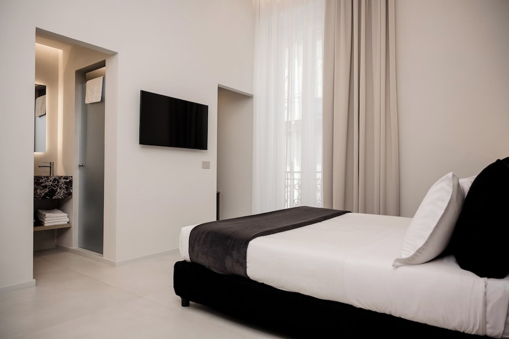 Deluxe Quadruple Room, City View