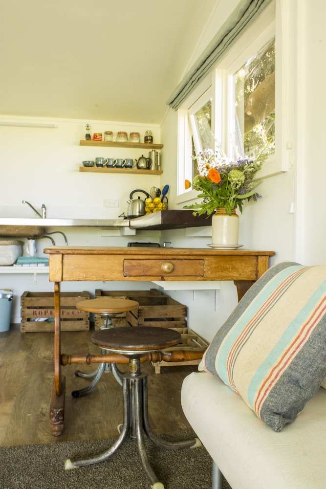 Gorgeous Romantic Countryside Cottage photo 3