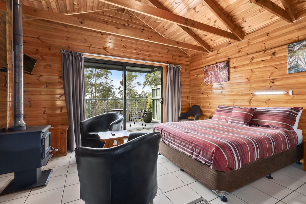 Classic Chalet, 1 Queen Bed, Ocean View photo 2